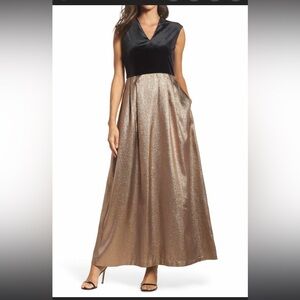 NWT Ellen Tracy Formal Velvet and Gold Jacquard Gown